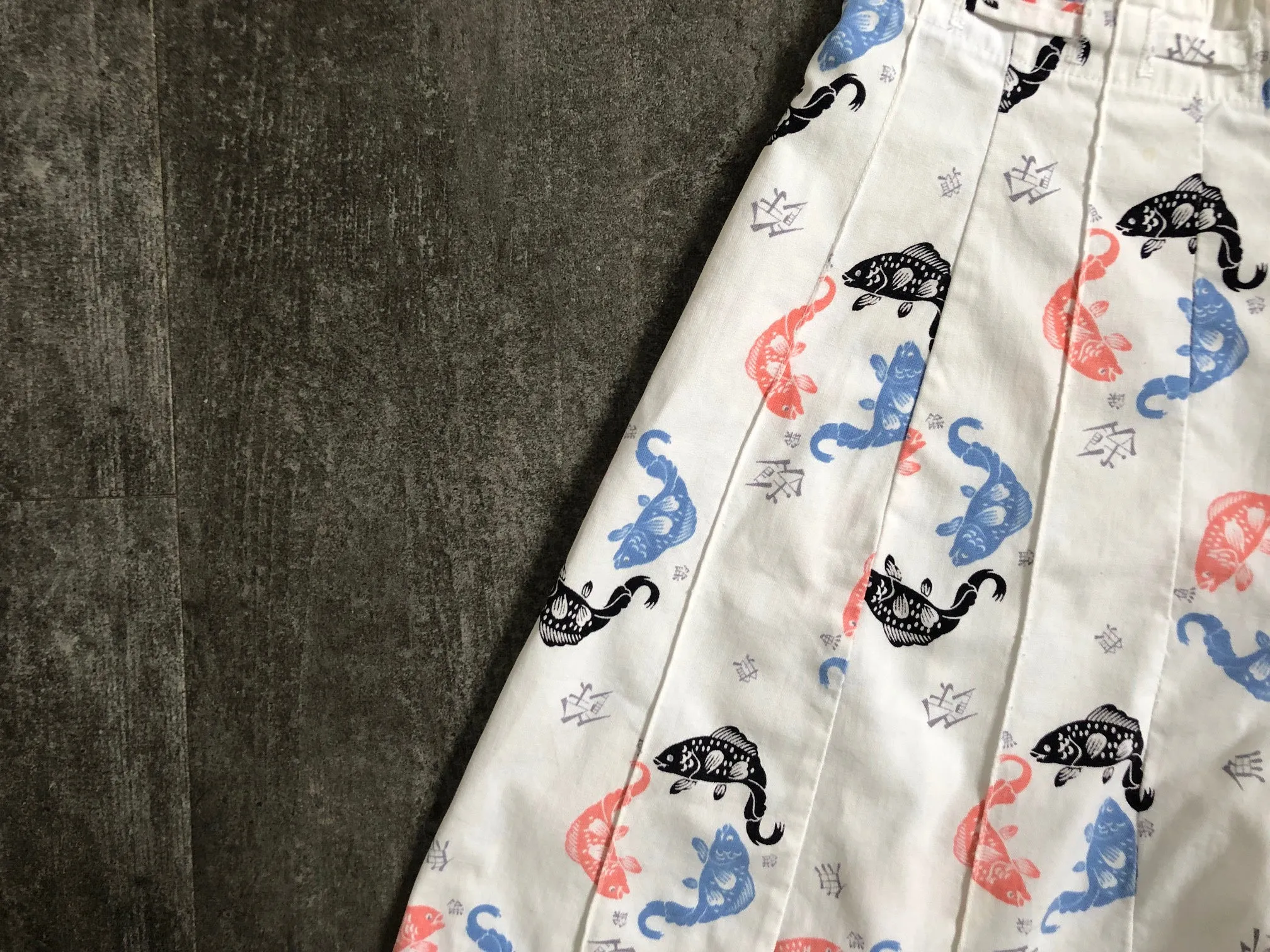1940s novelty print shorts . 40s shorts . size s to s/m