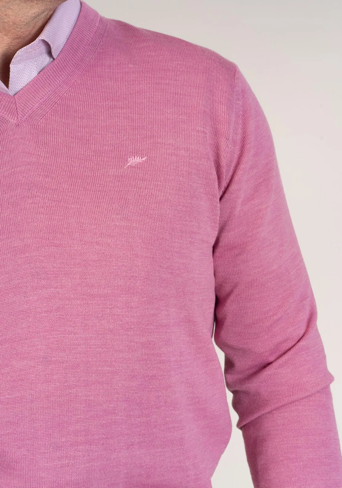 50/50 Fine Merino Wool & Acrylic V-Neck Knit - Pink