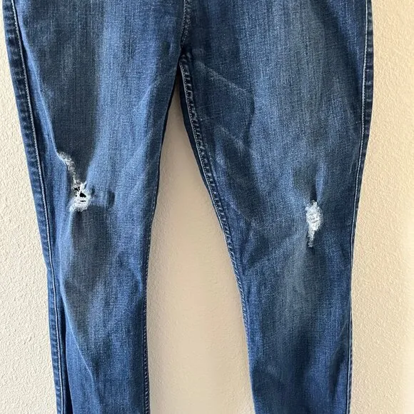7 for all Mankind Women's Gwenevere Distressed Skinny Jeans Size 30