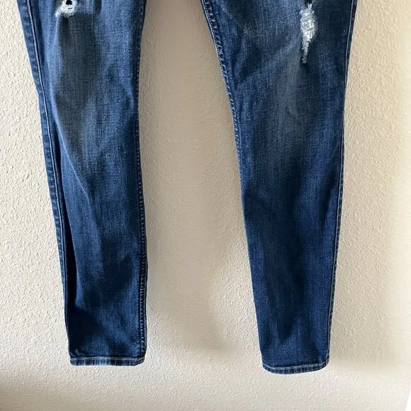 7 for all Mankind Women's Gwenevere Distressed Skinny Jeans Size 30