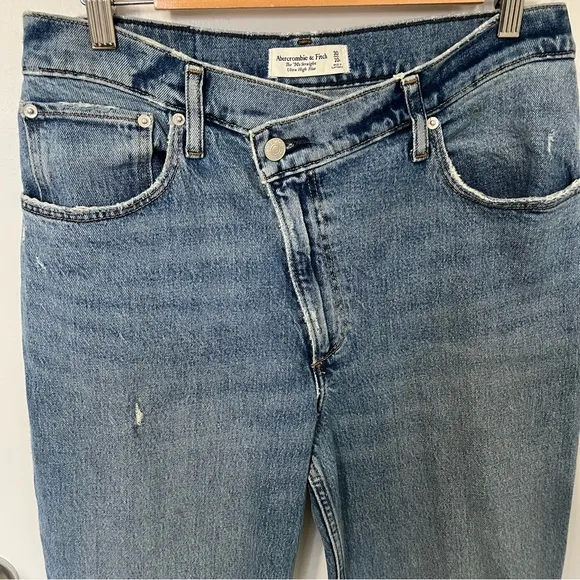 A   F Ultra High Rise 90's Straight Leg Criss-Cross Jean Blue size 30