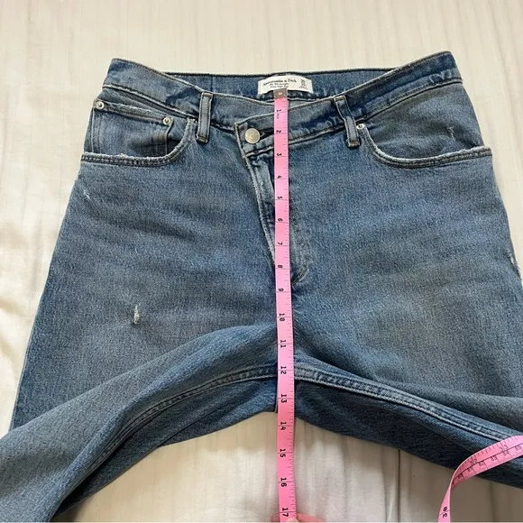 A   F Ultra High Rise 90's Straight Leg Criss-Cross Jean Blue size 30