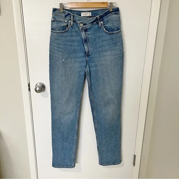 A   F Ultra High Rise 90's Straight Leg Criss-Cross Jean Blue size 30