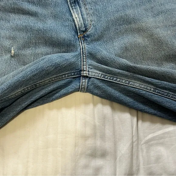 A   F Ultra High Rise 90's Straight Leg Criss-Cross Jean Blue size 30
