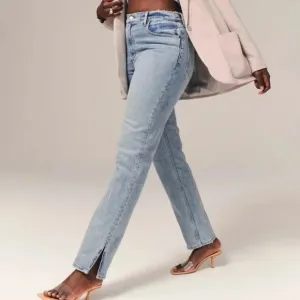 Abercrombie &amp; Fitch Curve Love Ultra High Rise 90s Slim Straight Jean 35 Light