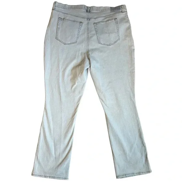 Abercrombie &amp; Fitch Curve Love Ultra High Rise 90s Slim Straight Jean 35 Light