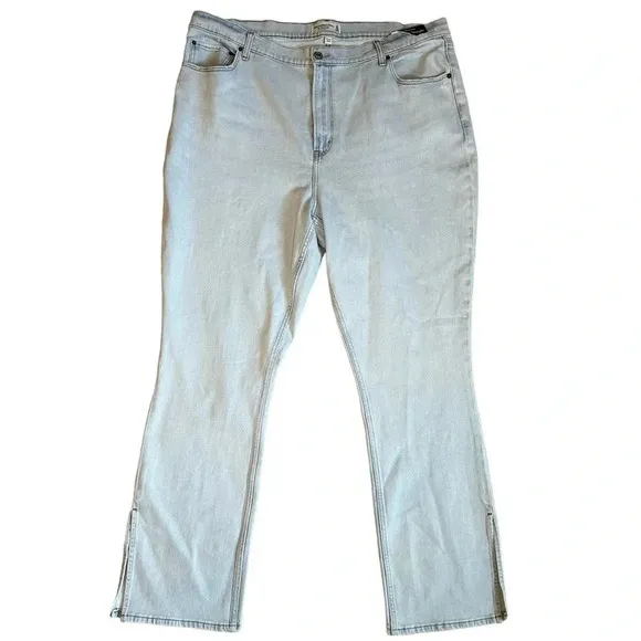 Abercrombie &amp; Fitch Curve Love Ultra High Rise 90s Slim Straight Jean 35 Light
