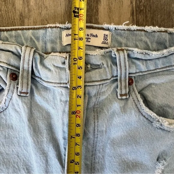 Abercrombie &amp; Fitch Curve Love Ultra High Rise 90s Straight Jean Light Destroy