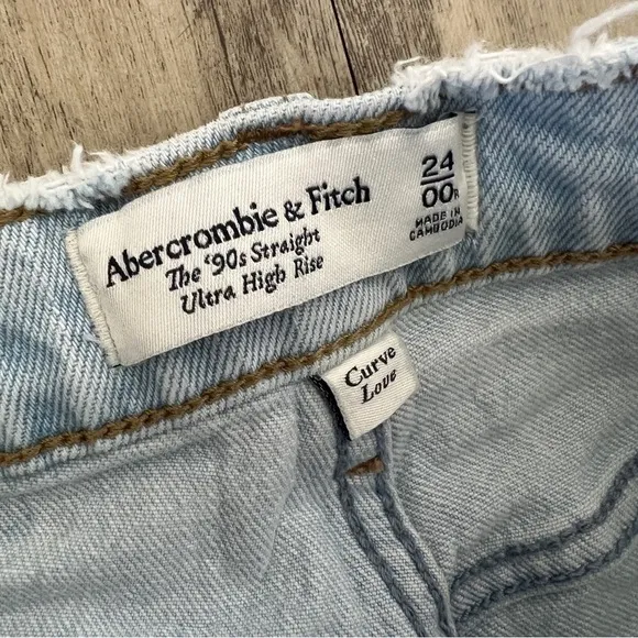 Abercrombie &amp; Fitch Curve Love Ultra High Rise 90s Straight Jean Light Destroy