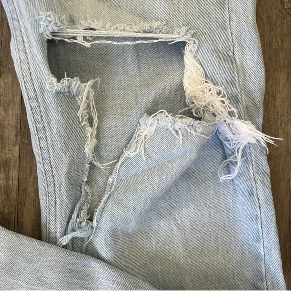 Abercrombie &amp; Fitch Curve Love Ultra High Rise 90s Straight Jean Light Destroy