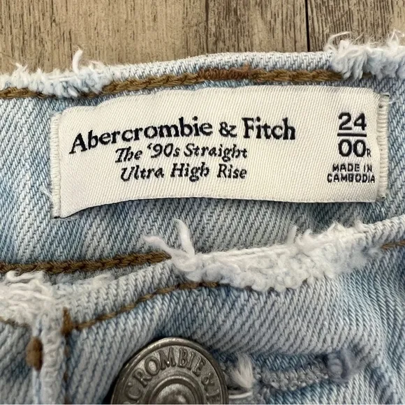 Abercrombie &amp; Fitch Curve Love Ultra High Rise 90s Straight Jean Light Destroy