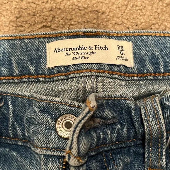 Abercrombie &amp; Fitch Mid Rise 90s Straight Jean 28R