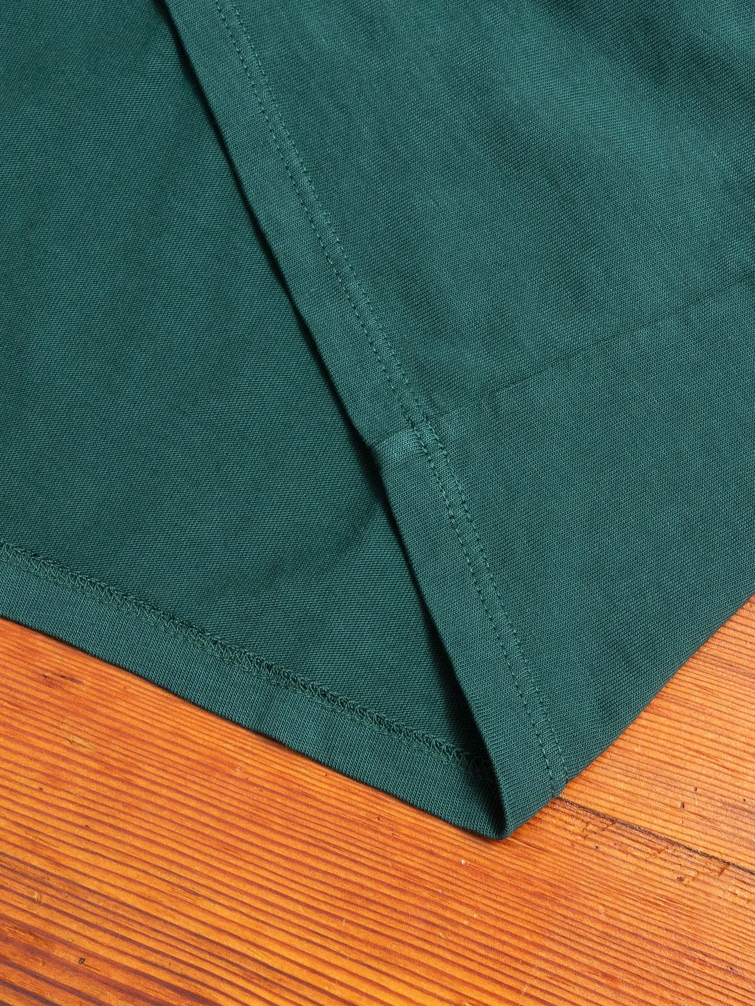 Basis T-Shirt in Emerald