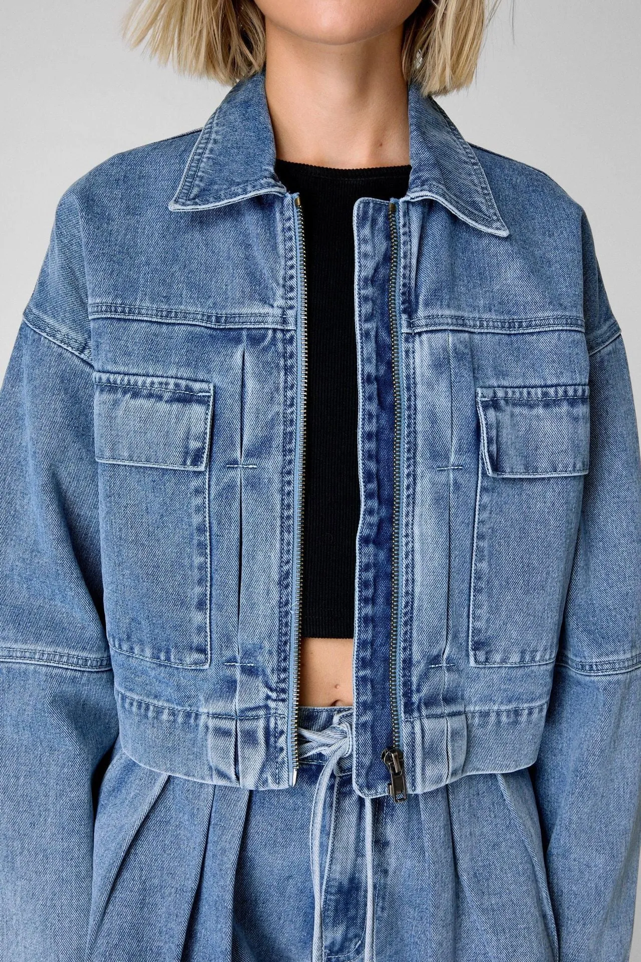 Casual-Chic Denim Jacket and High-Waisted Cargo Shorts Set