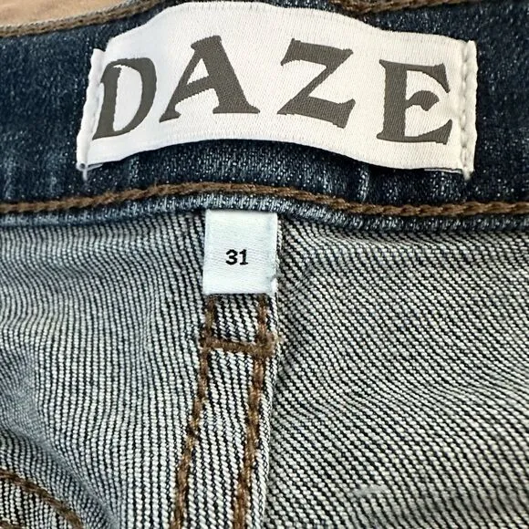 DAZE Women’s Far Out High Rise Wide Leg Jeans in the Size 31 in Dark Wash A-Plus