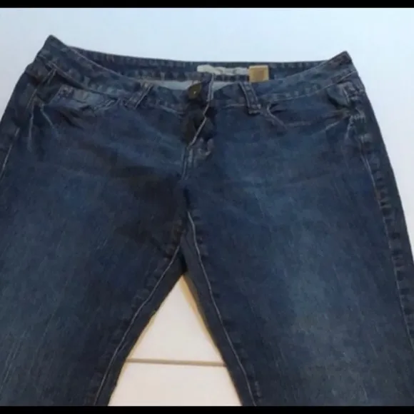 DKNY size 12 blue jeans classic straight leg slight boot stretch like new
