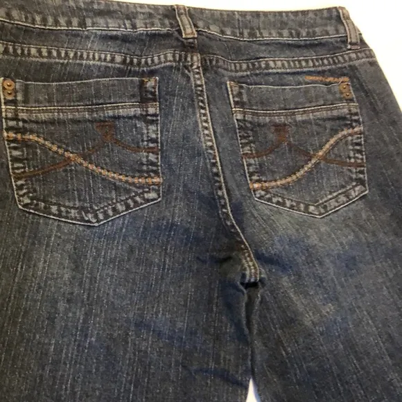 DKNY size 12 blue jeans classic straight leg slight boot stretch like new