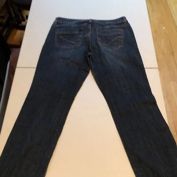 DKNY size 12 blue jeans classic straight leg slight boot stretch like new
