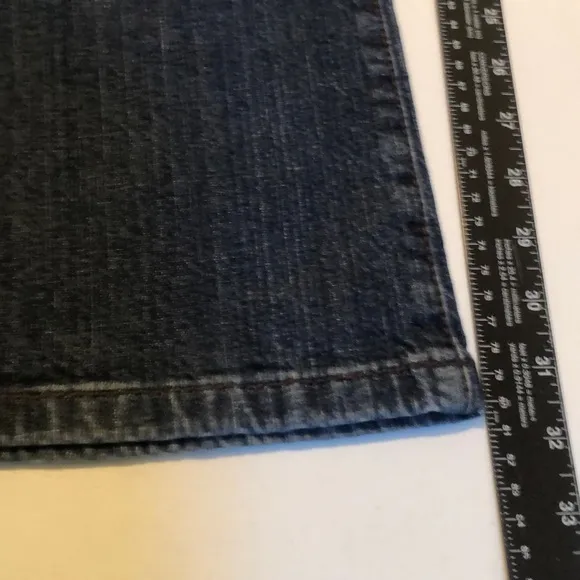 DKNY size 12 blue jeans classic straight leg slight boot stretch like new