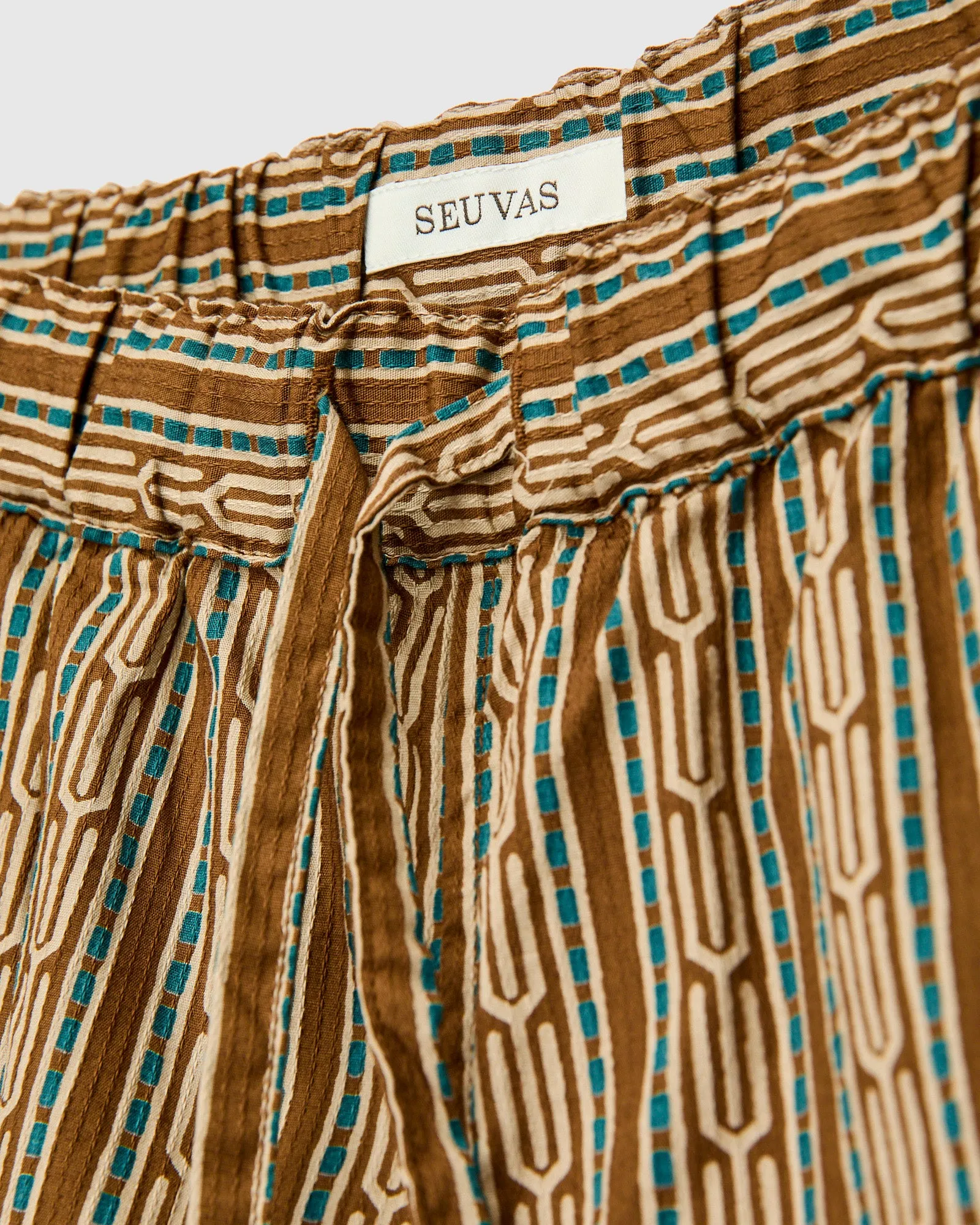Dobby Easy Shorts in Brown