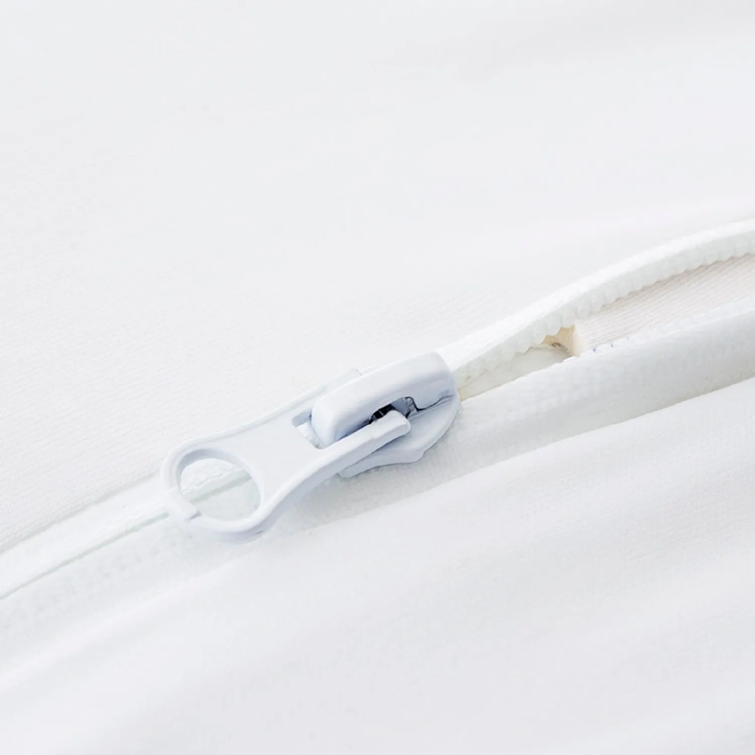 Encase® LT Pillow Protector