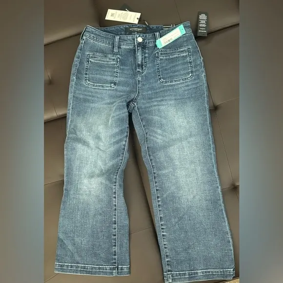 HANNAH CROP FLARE WITH WELT POCKETS