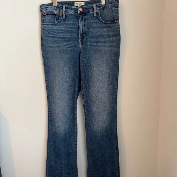 Like New Madewell Tall Kick Out Full-Length Jeans in Devito Wash SZ 31