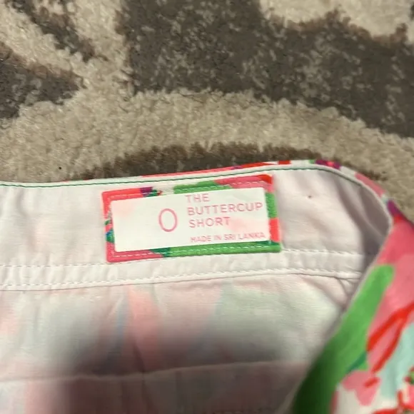 Lily Pulitzer buttercup shorts. New. Size 0. Scalloped legs. Has pockets.