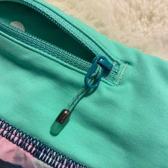 LuluLemon Athletica speed 4-way Stretch 2.5&quot; Clouded Dreams Multi/Menthol size 4