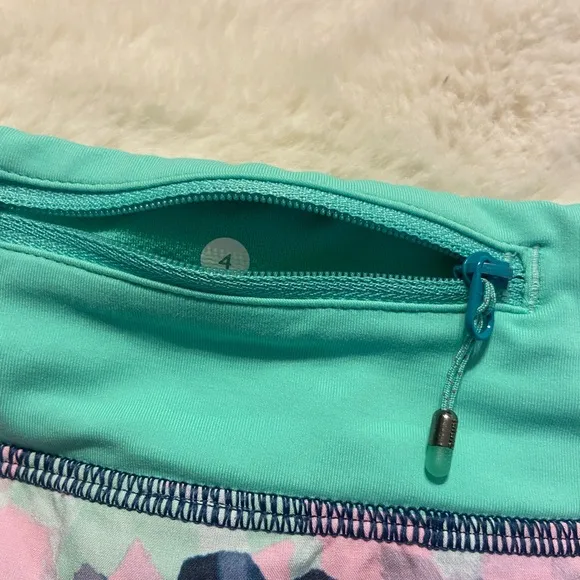 LuluLemon Athletica speed 4-way Stretch 2.5&quot; Clouded Dreams Multi/Menthol size 4