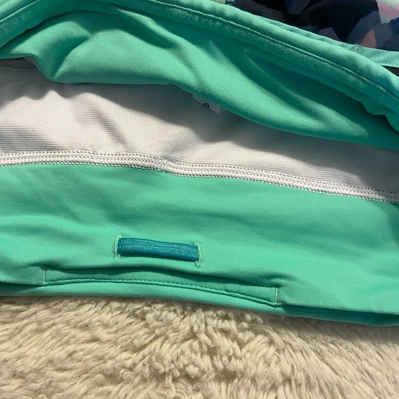 LuluLemon Athletica speed 4-way Stretch 2.5&quot; Clouded Dreams Multi/Menthol size 4