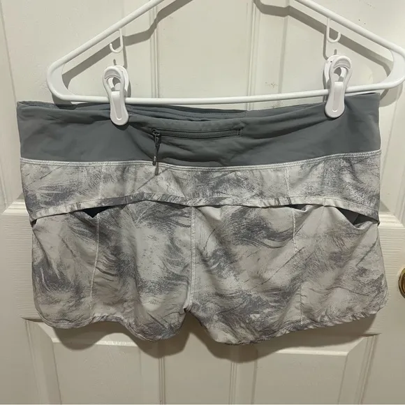 Lululemon Speed Short 2.5&quot; Breeze By White Light Cast size 10 women's