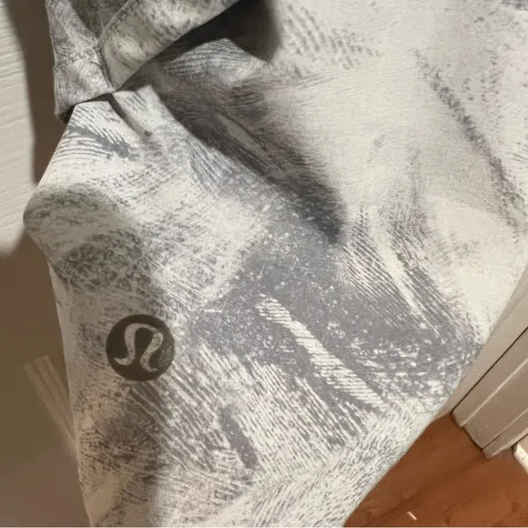 Lululemon Speed Short 2.5&quot; Breeze By White Light Cast size 10 women's