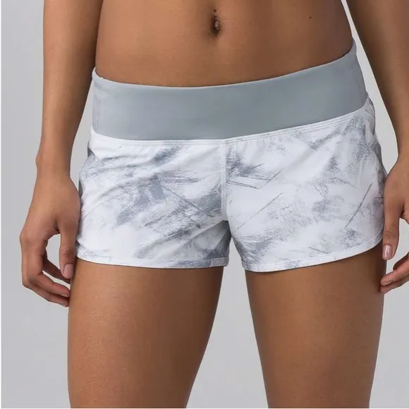 Lululemon Speed Short 2.5&quot; Breeze By White Light Cast size 10 women's