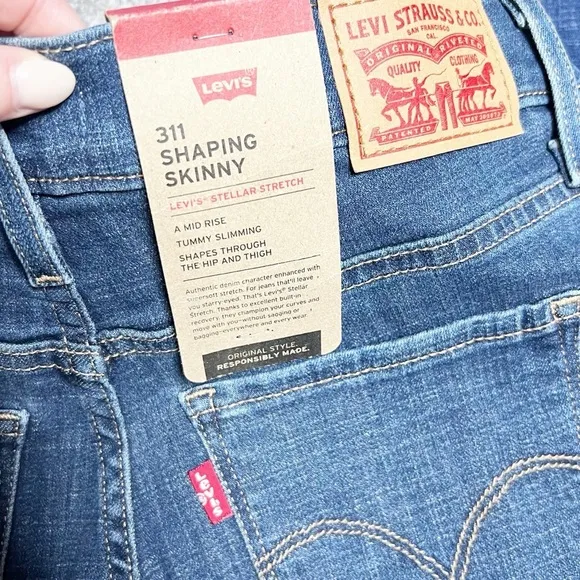New with Tags Levi's Women's 311 Shaping Skinny Medium Wash Denim Raw Hem Jeans
