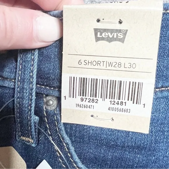New with Tags Levi's Women's 311 Shaping Skinny Medium Wash Denim Raw Hem Jeans