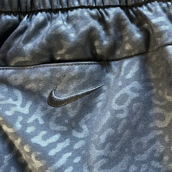 Nike Golf Run Purple Shorts Size Small EUC #7073