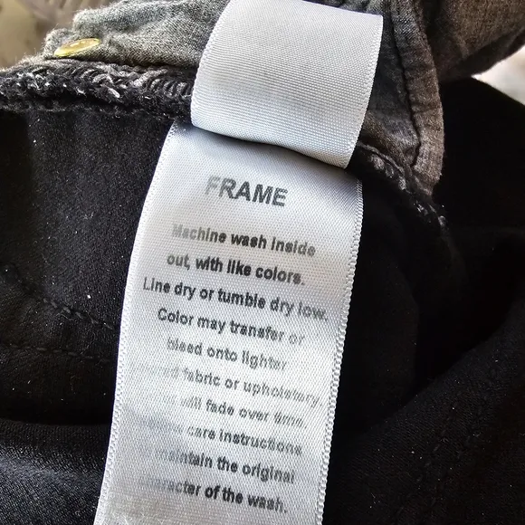 NWT FRAME Le Skinny De Jeanne Black Distressed Jeans Size 28