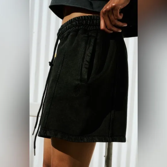 NWT Free People movement Sprint to the Finish sweatshorts in black