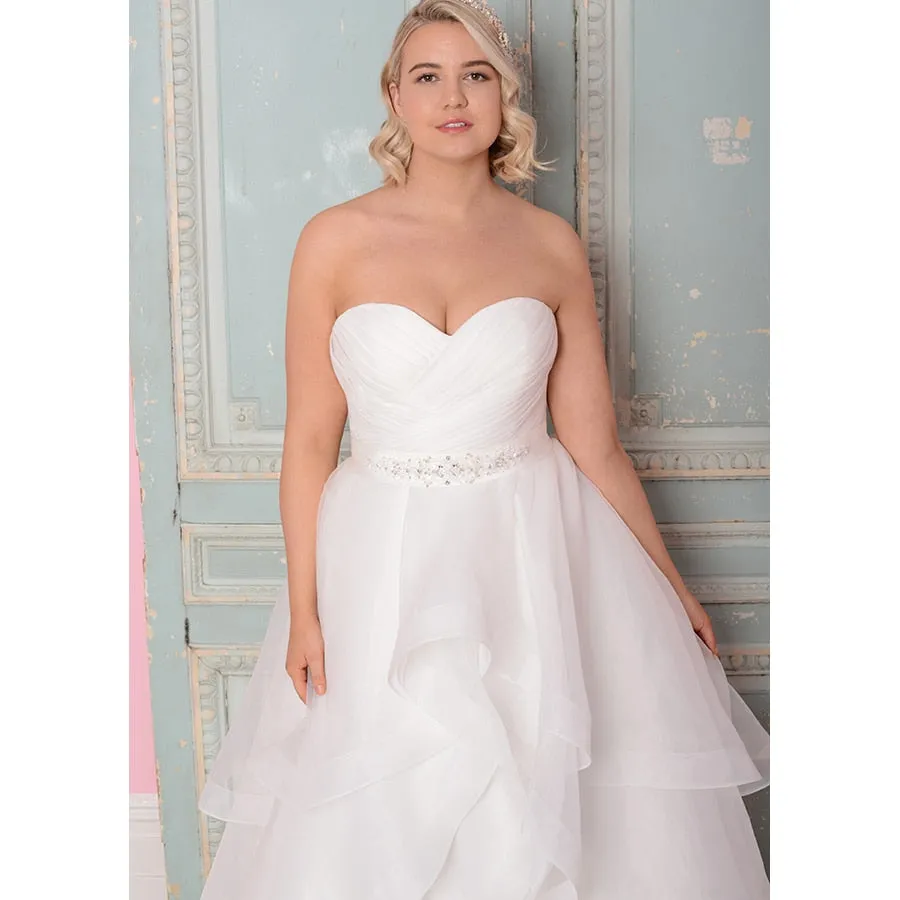 Plus Size Organza Bridal Dress Sweetheart Sleeveless Beading And Ruffles Create A Slimming Illusion Free Shipping