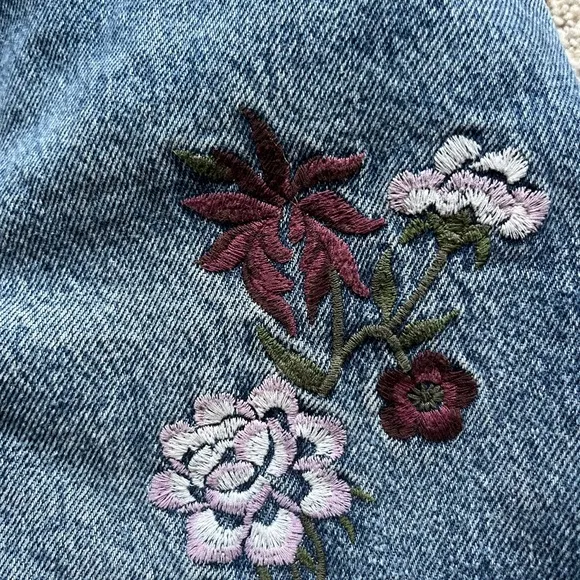 Reformation Cotton Charlie Launa Floral Embroidered Denim Cut Off Shorts Sz 27