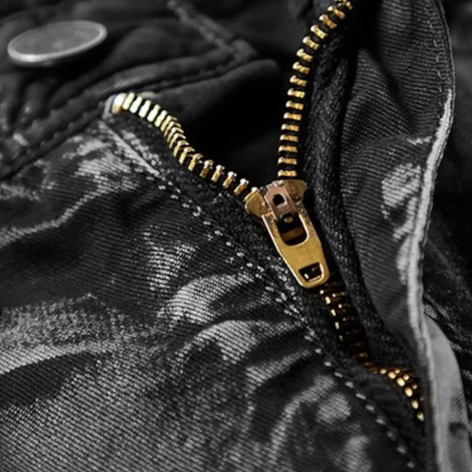 SHORT MILITAIRE AVEC EFFET CHIFFONNÉ