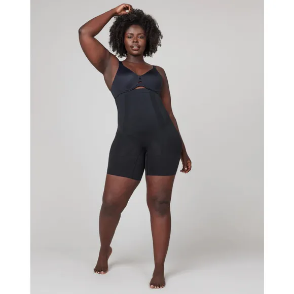 Spanx OnCore High-Waisted Mid-Thigh Short in Black, Size Small
