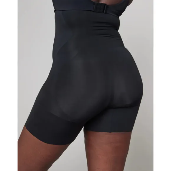 Spanx OnCore High-Waisted Mid-Thigh Short in Black, Size Small