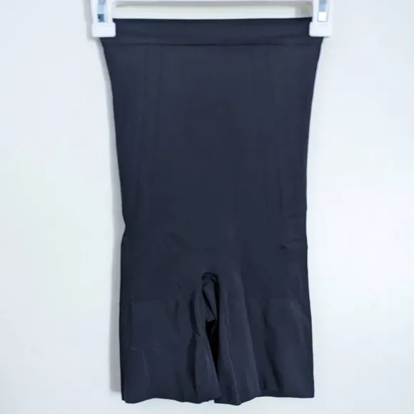 Spanx OnCore High-Waisted Mid-Thigh Short in Black, Size Small