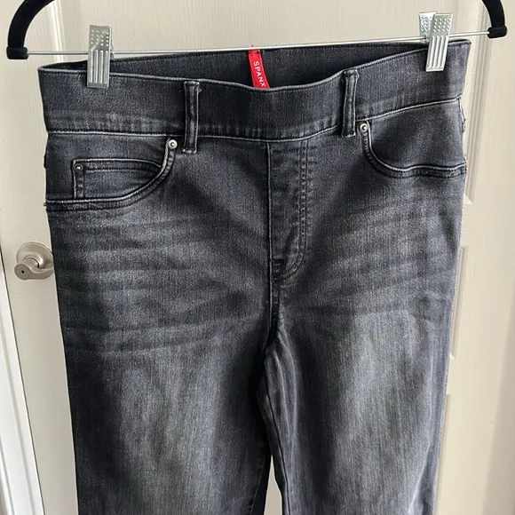 Spanx Straight Leg Jeans in Vintage Black Size MP