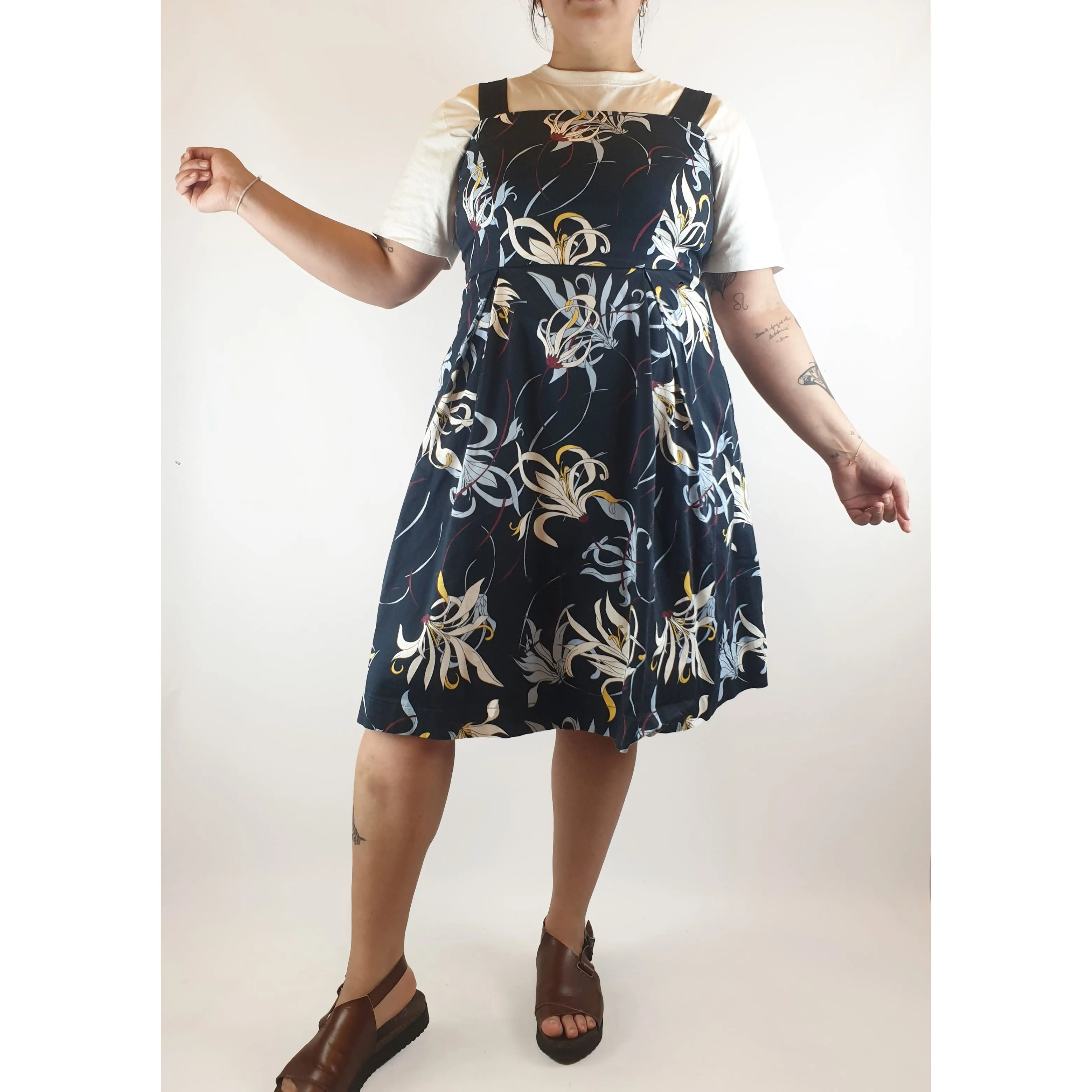 Veronica Maine pre-owned navy cotton sleeveless dress with lovely floral print size 14