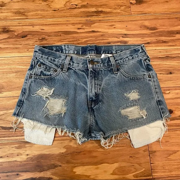 Vintage Levi’s 550 High Waist Wedgie Jean Shorts