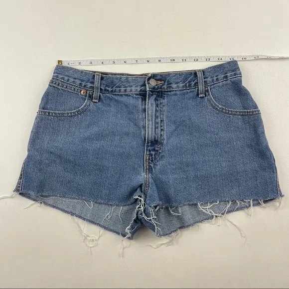 Vintage Levi’s 550 High Waist Wedgie Jean Shorts