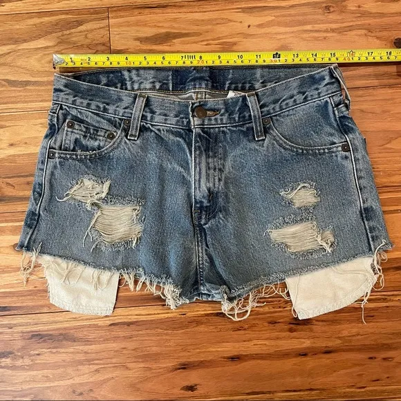 Vintage Levi’s 550 High Waist Wedgie Jean Shorts